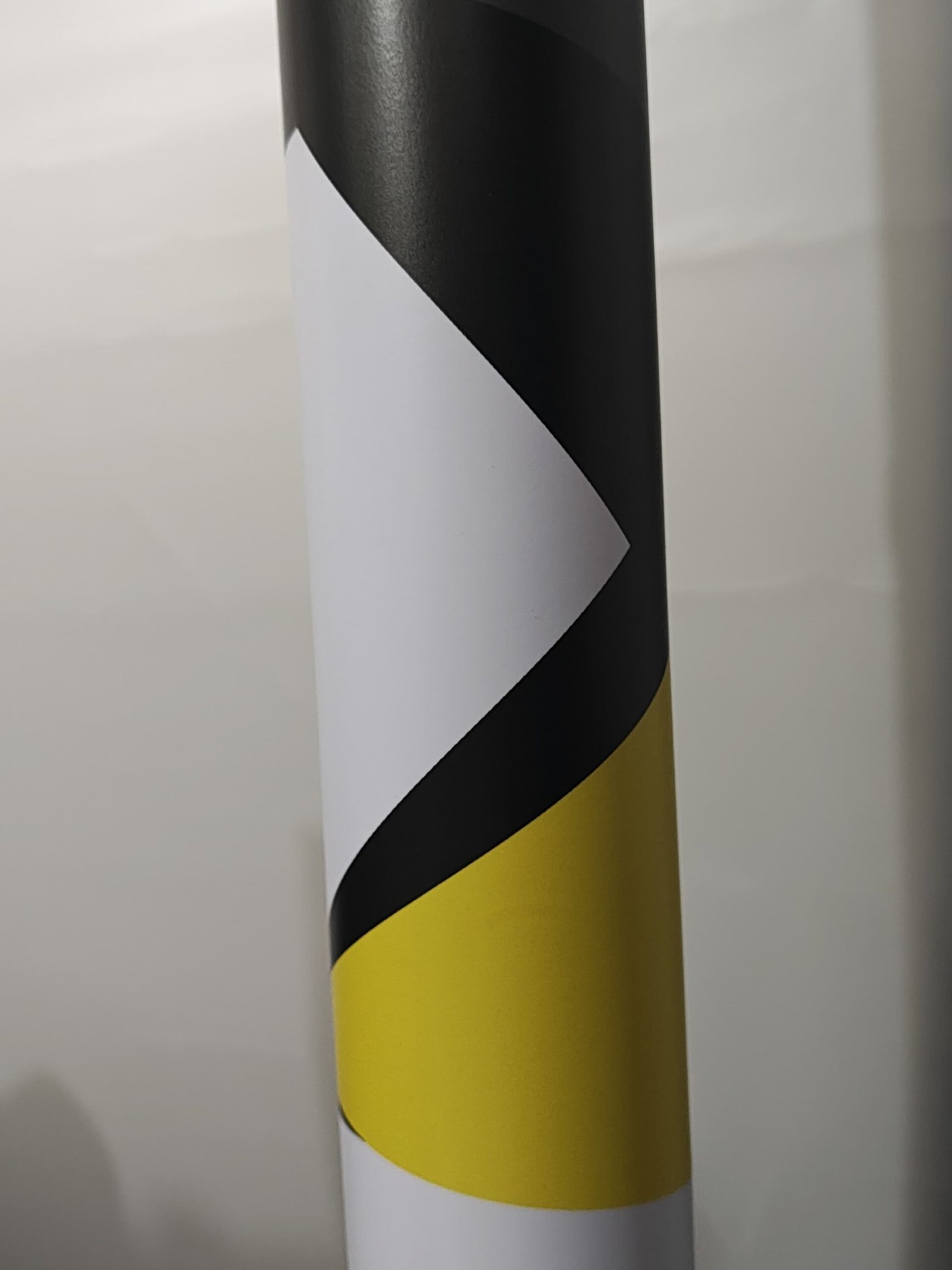 Wrap Camo Triangulos Negro Amarillo Basico 1 scaled
